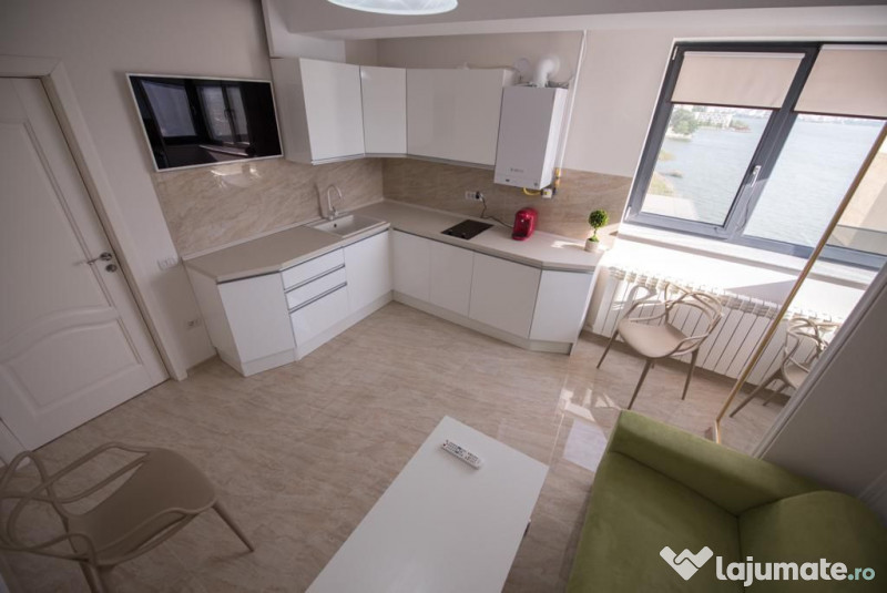 APARTAMENT 3 CAMERE MAMAIA CU VEDERE LA LAC 