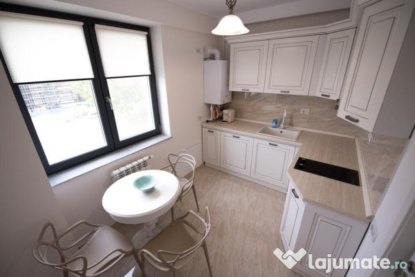 APARTAMENT 3 CAMERE MAMAIA CU VEDERE LA LAC 