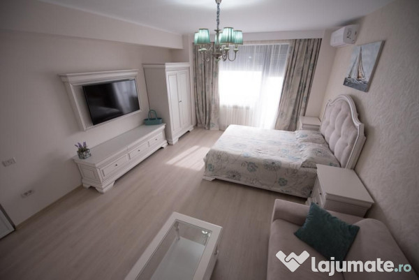 APARTAMENT 3 CAMERE MAMAIA CU VEDERE LA LAC 