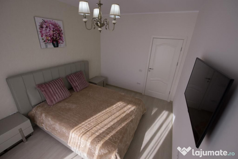 APARTAMENT 3 CAMERE MAMAIA CU VEDERE LA LAC 