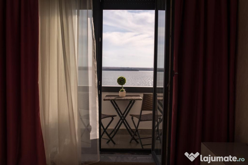 APARTAMENT 3 CAMERE MAMAIA CU VEDERE LA LAC 