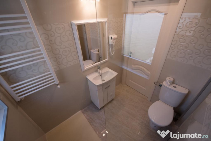 APARTAMENT 3 CAMERE MAMAIA CU VEDERE LA LAC 