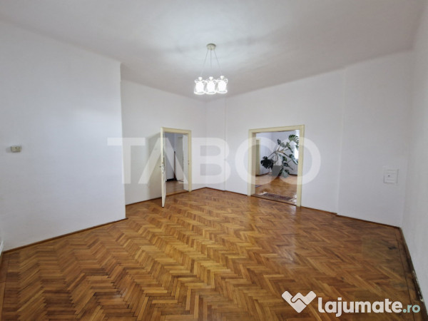 Apartament central 4 camere spatiu comercial garaj si pivnit 