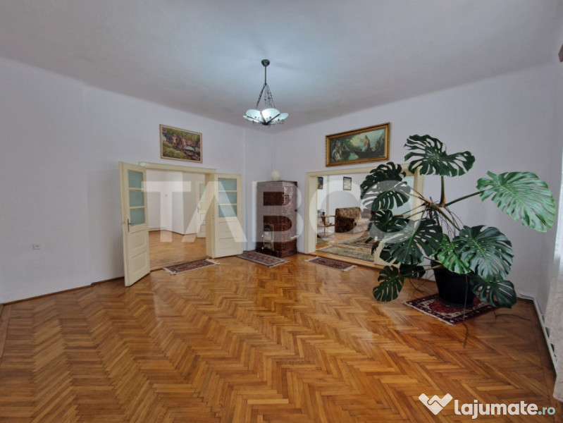 Apartament central 4 camere spatiu comercial garaj si pivnit 