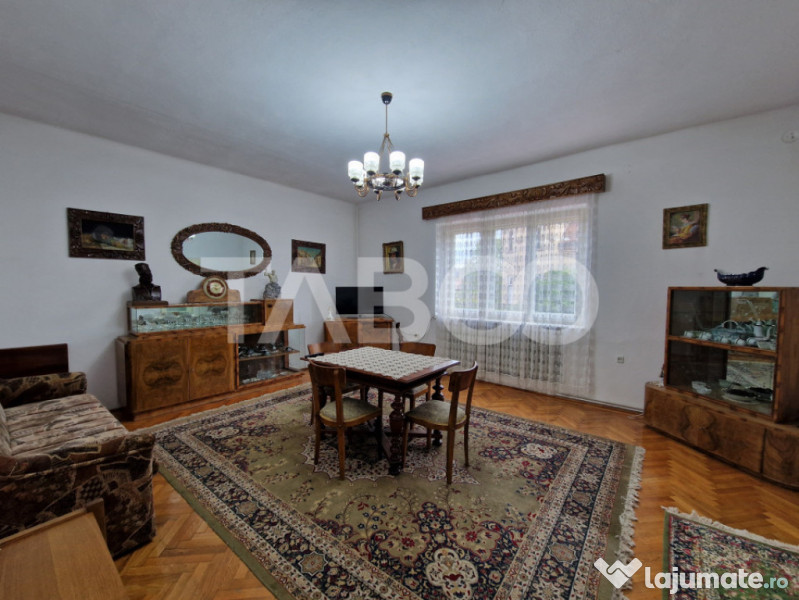 Apartament central 4 camere spatiu comercial garaj si pivnit 