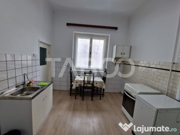 Apartament central 4 camere spatiu comercial garaj si pivnit 