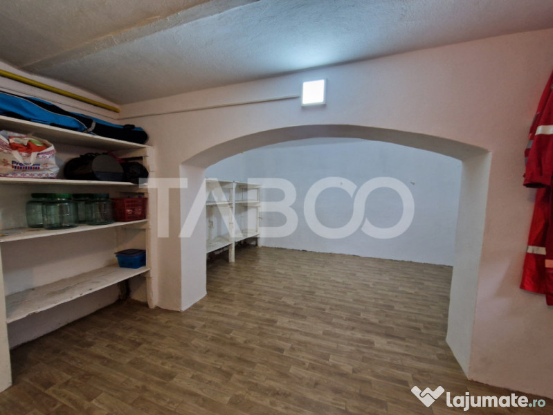 Apartament central 4 camere spatiu comercial garaj si pivnit 