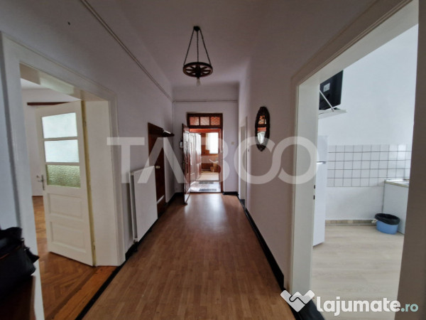 Apartament central 4 camere spatiu comercial garaj si pivnit 