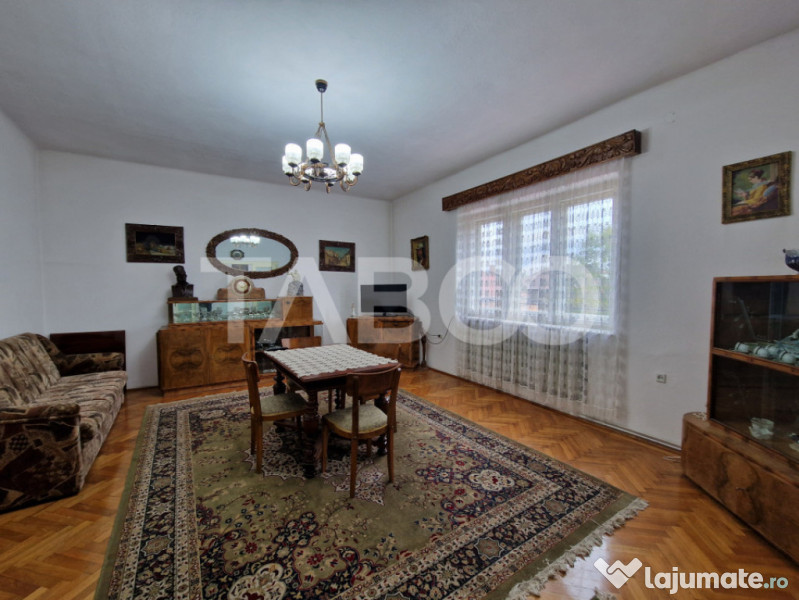 Apartament central 4 camere spatiu comercial garaj si pivnit 