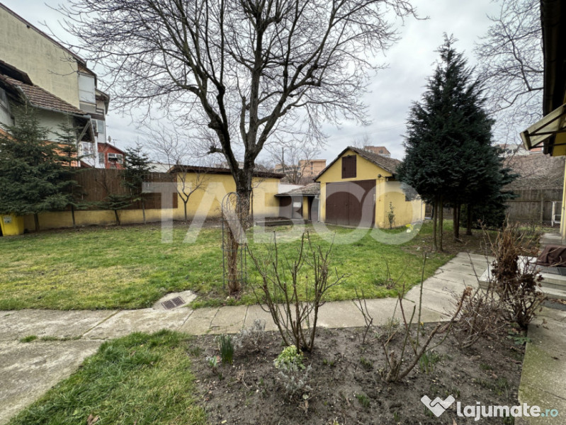 Casa 2 corpuri P+M si P+1 spatiu comercial 70 mpu la strada 