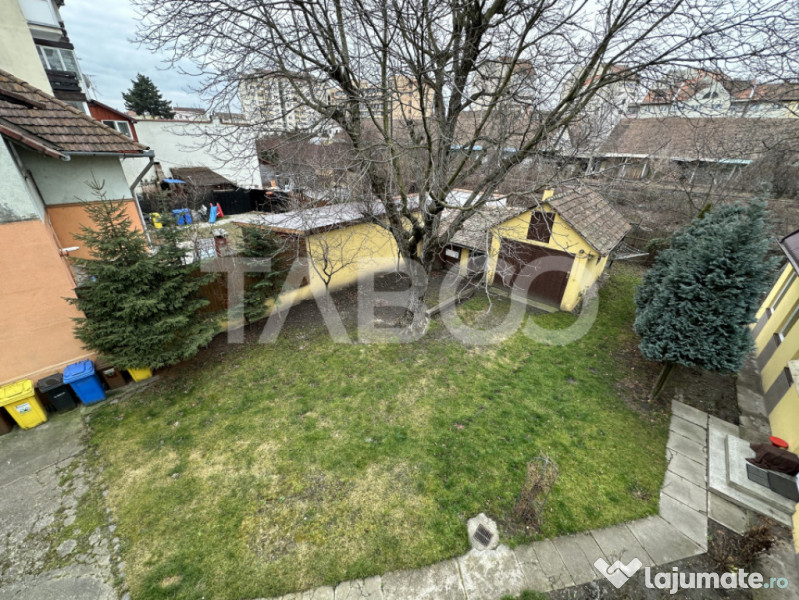 Casa 2 corpuri P+M si P+1 spatiu comercial 70 mpu la strada 