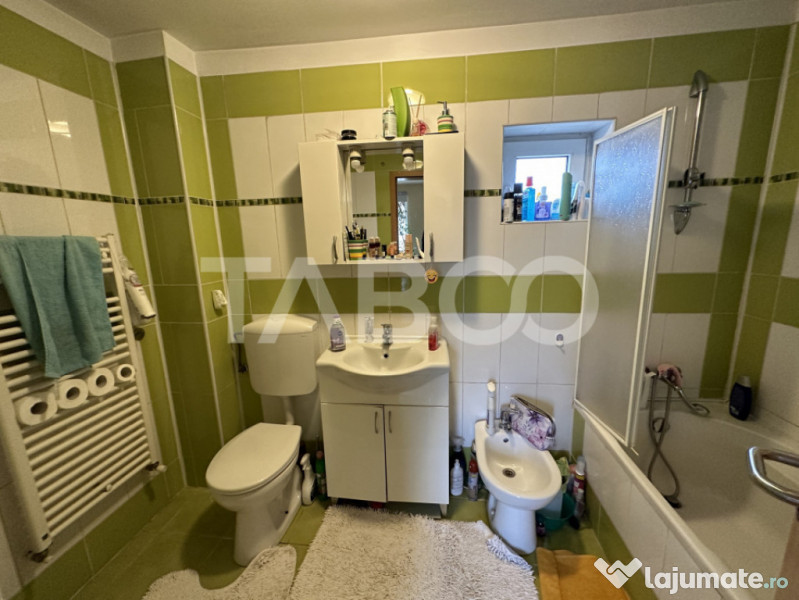 Casa 2 corpuri P+M si P+1 spatiu comercial 70 mpu la strada 