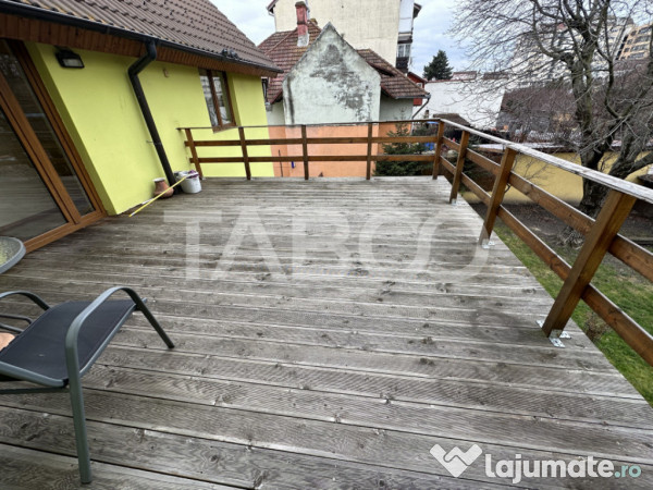 Casa 2 corpuri P+M si P+1 spatiu comercial 70 mpu la strada 