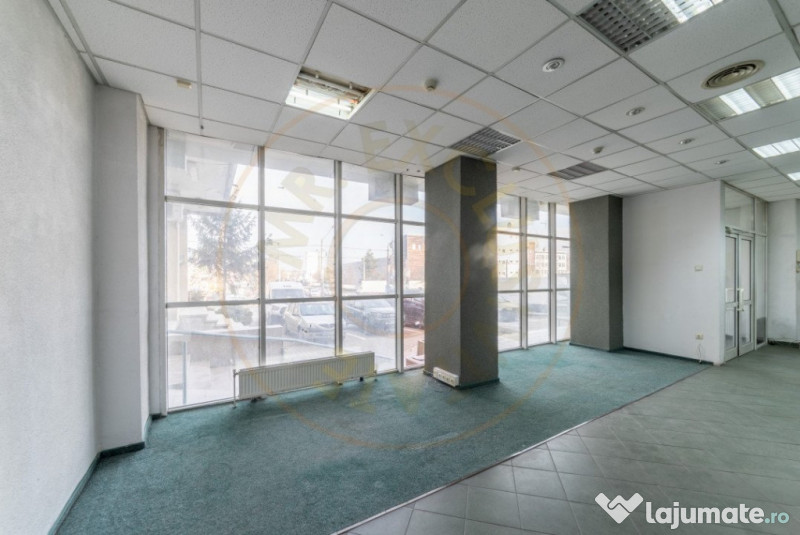 Spațiu situat pe cea mai circulată stradă din oraș - Bd.