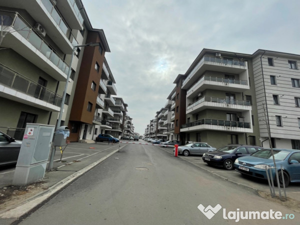 Spatiu comercial 96.60 mp, curte 16.27 mp, centrala termica, alarma 