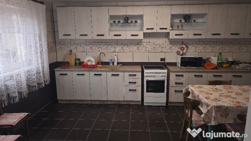 Vand casa in Deva, zona Garii (Peste Linia Ferata), P+E, din anul 2010 