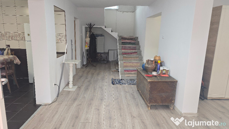 Vand casa in Deva, zona Garii (Peste Linia Ferata), P+E, din anul 2010 