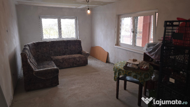 Vand casa in Deva, zona Garii (Peste Linia Ferata), P+E, din anul 2010 