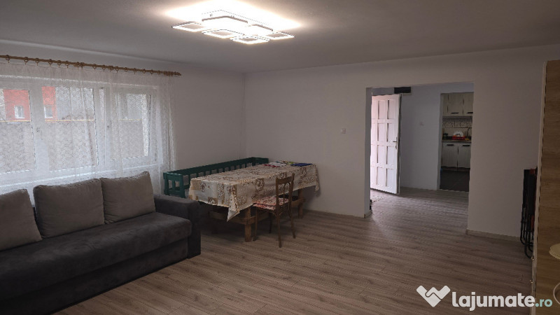 Vand casa in Deva, zona Garii (Peste Linia Ferata), P+E, din anul 2010 