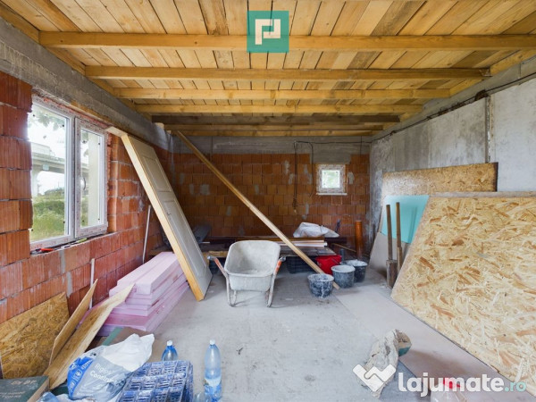 Casă cu 3 camere la roșu de vânzare zona 6Vânători