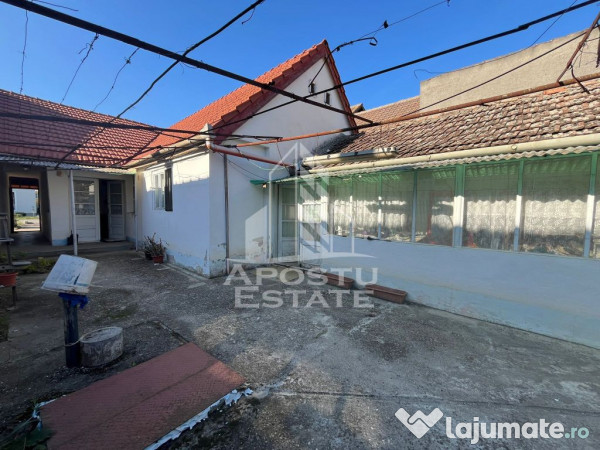 Casa individuala , cu garaj si teren de 856 mp in Ghisoda
