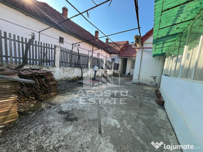 Casa individuala , cu garaj si teren de 856 mp in Ghisoda