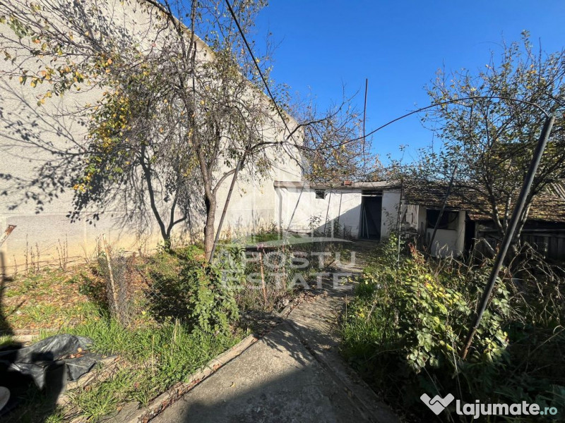 Casa individuala , cu garaj si teren de 856 mp in Ghisoda