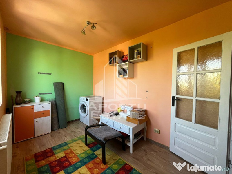 Apartament cu 4 camere, centrala proprie, zona Spitalul J...
