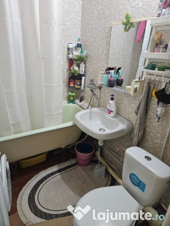 Se inchiriaza garsoniera, Aurel Vlaicu