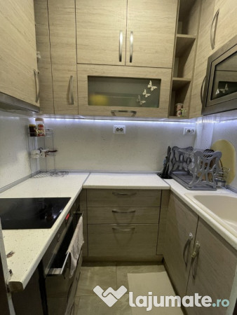 De vanzare 2 camere in zona Tractorul