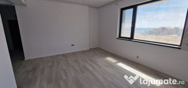 Faleza Nord apartament cu 3 camere, vedere la mare. 