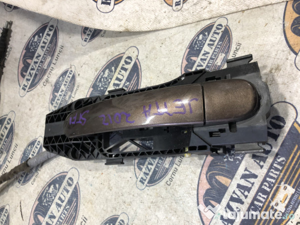 Maner exterior stanga fata Volkswagen Jetta 2012