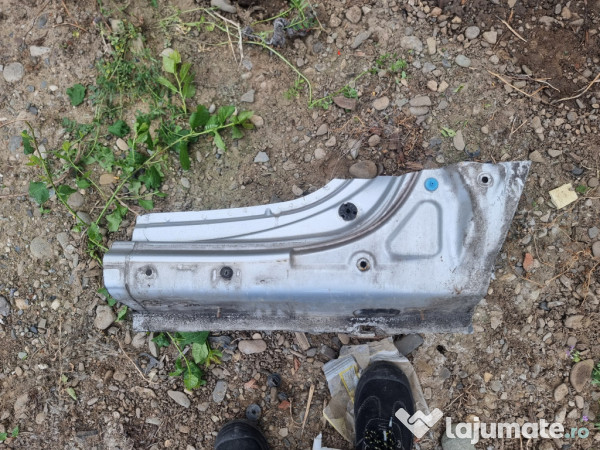 Prag stanga tabla Dacia Duster 2015