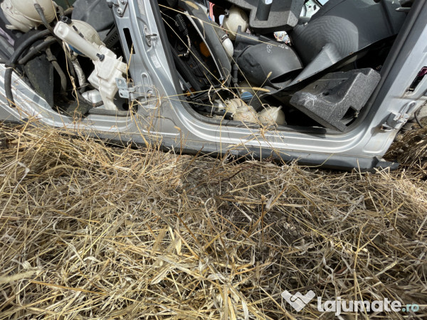 Prag dreapta plastic Volkswagen Passat B6 Berlina 2006