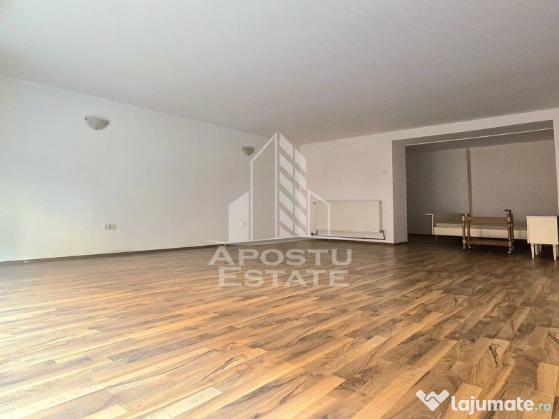 Spatiul comercial central 