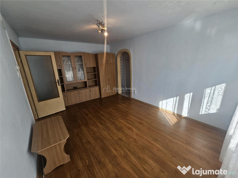 Resita, 2 Cam. Cf. 1, Et. 1, Bulevard, Micro 1 