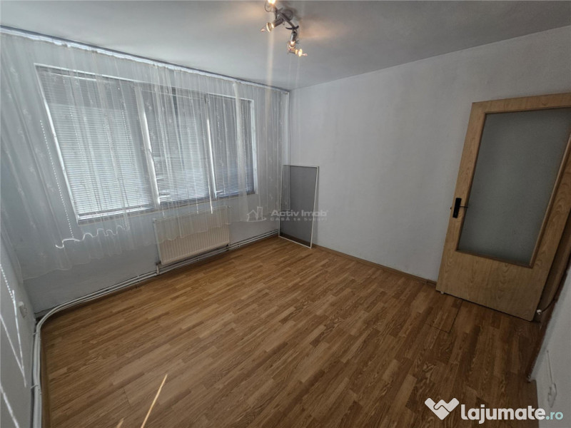 Resita, 2 Cam. Cf. 1, Et. 1, Bulevard, Micro 1 