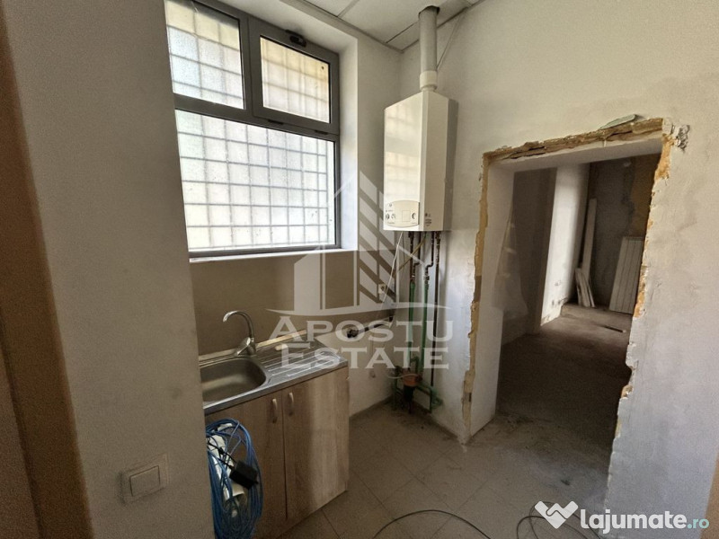 Spatiu comercial 100 mp, vitrina, trafic pietonal, zona M...