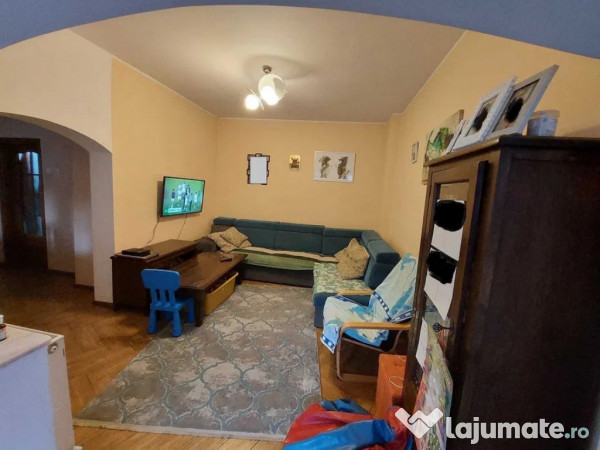 Casă situată în zona Palas din cărămidă 