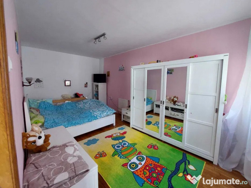 Casă situată în zona Palas din cărămidă 