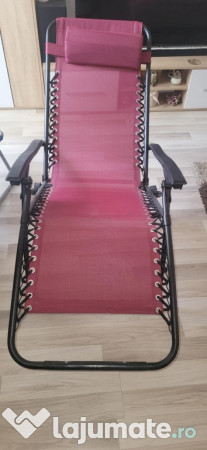 Două scaune pliabile 