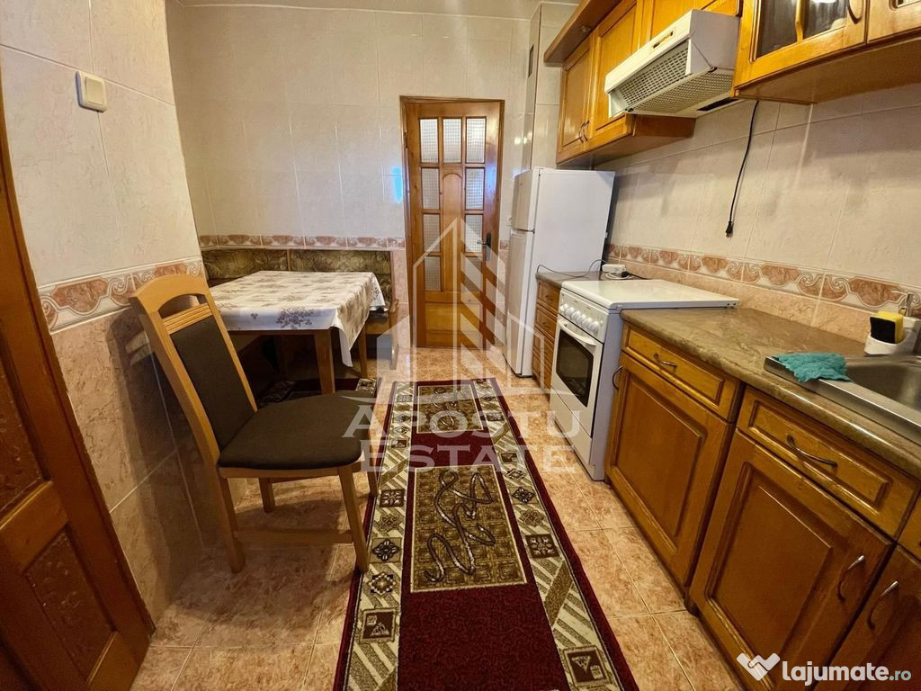 Apartament cu 3 camere, decomandat, zona Fabric 