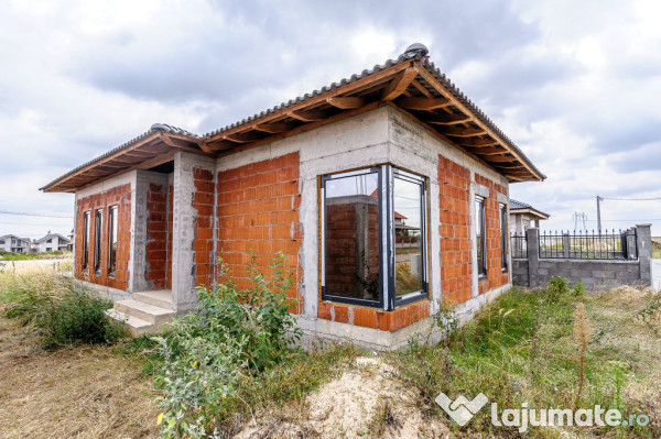 Casă nefinisata la sol in Fântânele, cartier nou Comsi... 