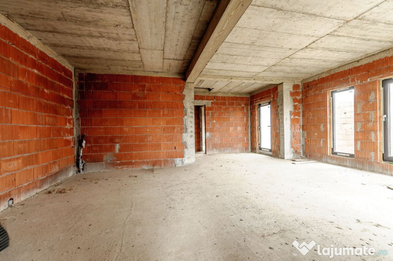 Casă nefinisata la sol in Fântânele, cartier nou Comsi... 