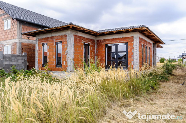 Casă nefinisata la sol in Fântânele, cartier nou Comsi... 