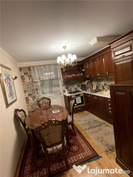 Apartament 3 camere, pe Splaiul Crisanei 