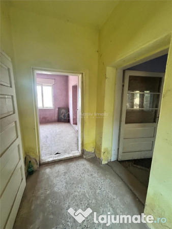 Bocsa Romana, 2 Corpuri de cladire cu Teren de 555 mp. si ga