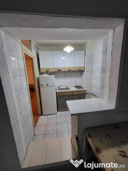 Garsoniera etajul 2 zona Racadau 