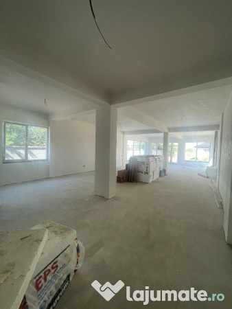 Spatiu comercial cu toate utilitatile\zoa buna/3 locuri parcare 