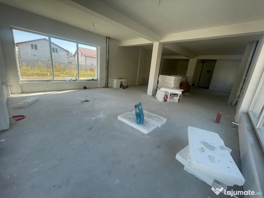 Spatiu comercial cu toate utilitatile\zoa buna/3 locuri parcare 